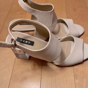 DKNY, 7 US, Beige